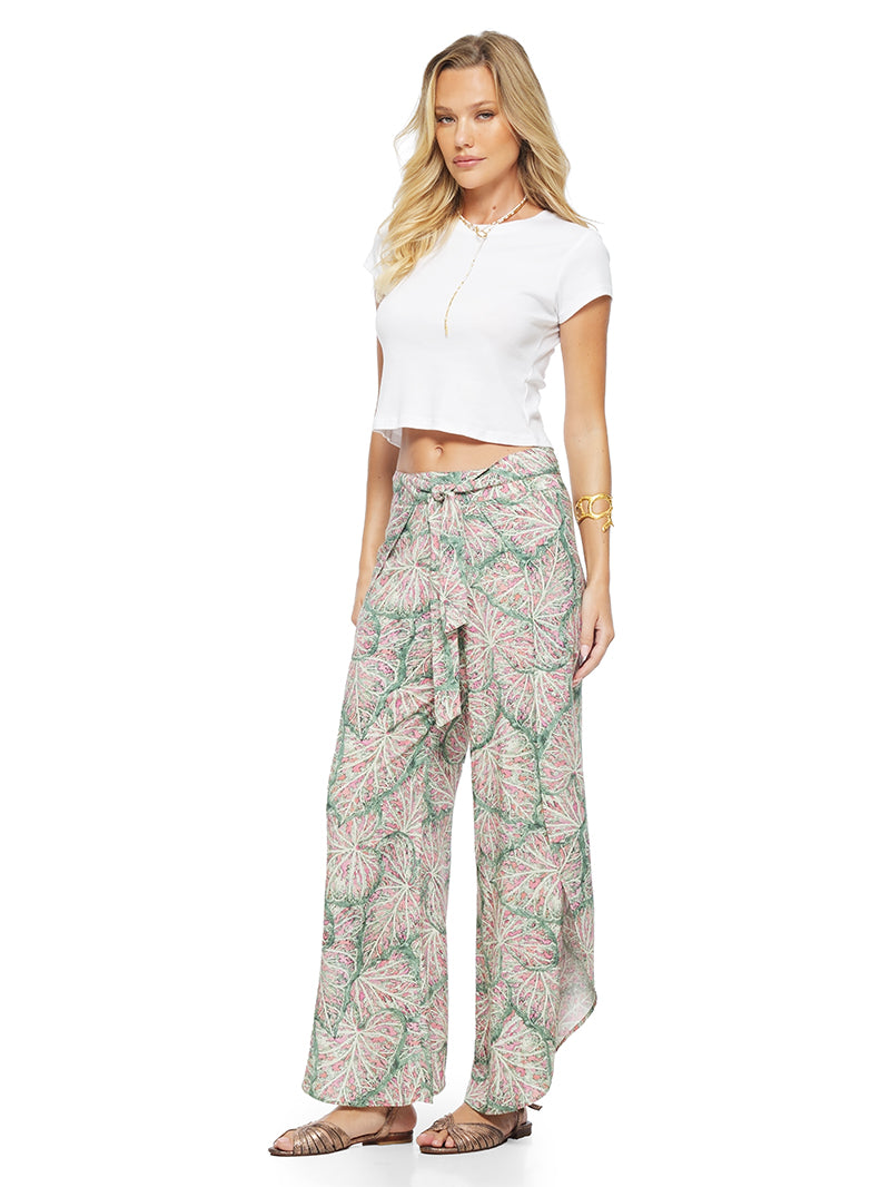 Fama Top, cotton t-shirt in white color, styled with Dalia pants and Margot flats, side view - worn by model