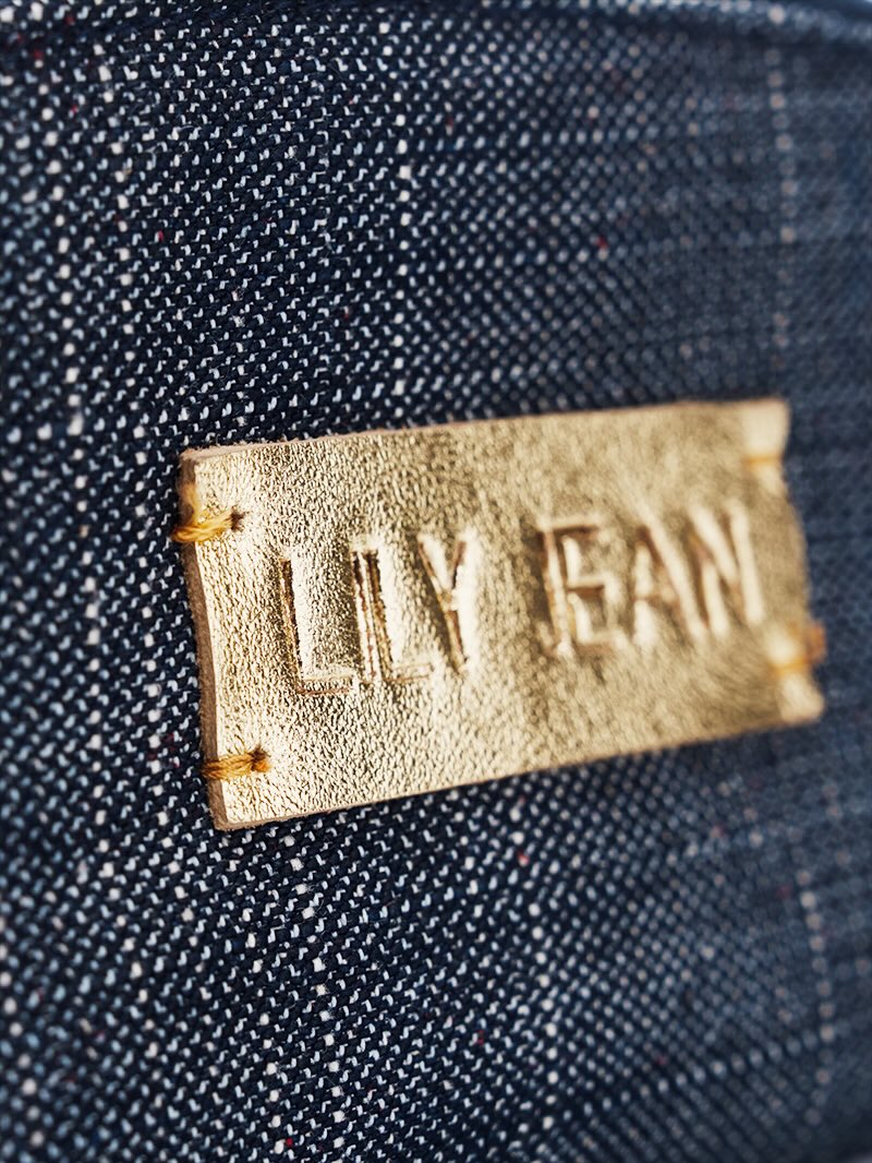 Denim pouch in dark blue for sunglasses - close-up view