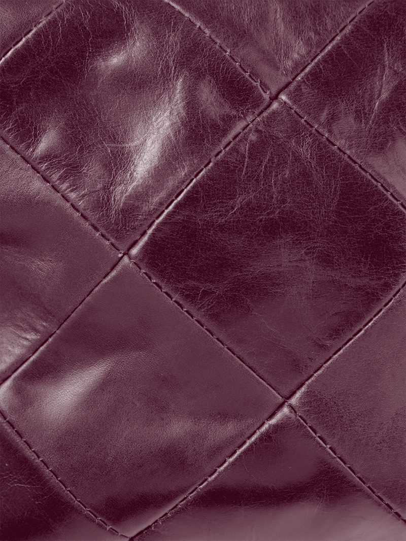 Rimba leather shoulder bag with a diamond-quilted pattern - close-up view