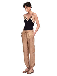 Combat Pants - Everyday Elegance in Camel