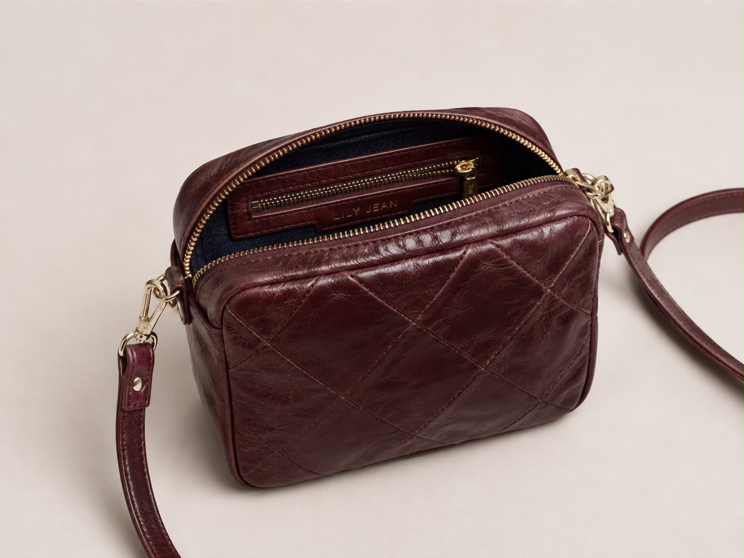 Rimba leather shoulder bag with a diamond-quilted pattern in wine color - ghost front upper view